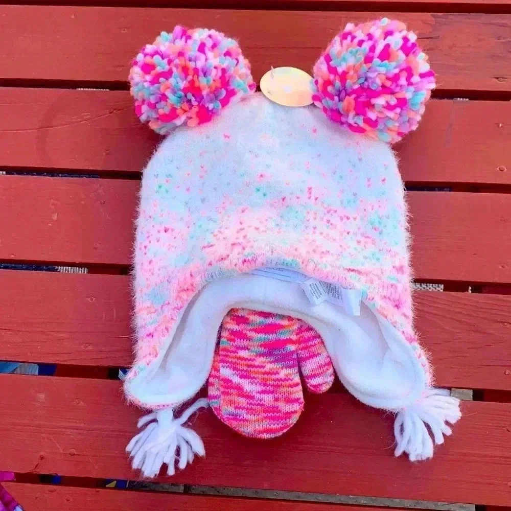 The Children’s Place NWT warm  winter hat and mitt set.